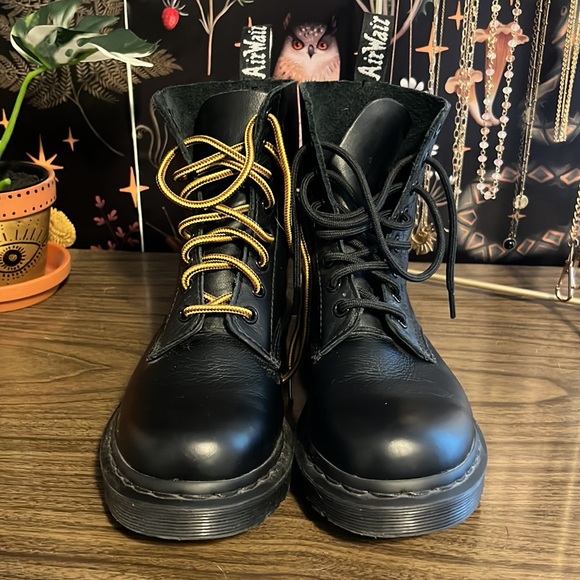 Dr.Martens 1460 pascal mono Lace up boots women’s size 6 never worn - Picture 2 of 5